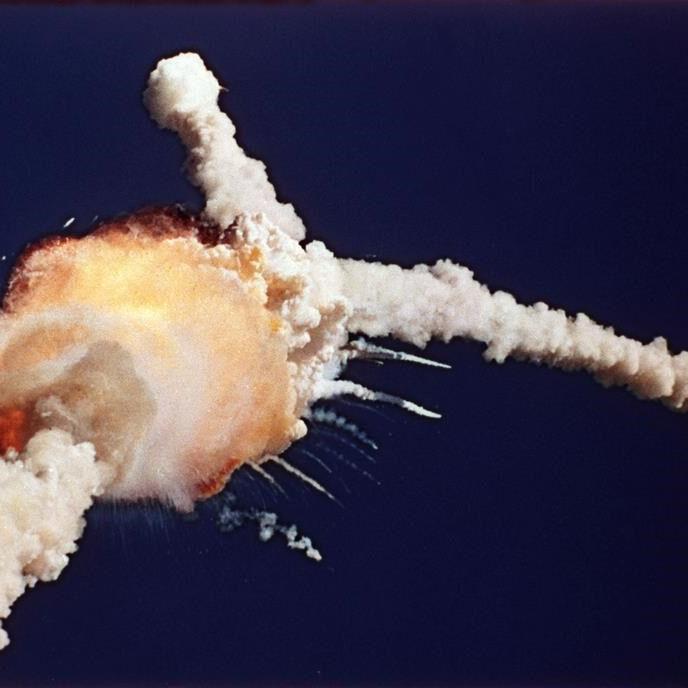 Photographer who captured horrifying images of Challenger breaking apart after launch has died